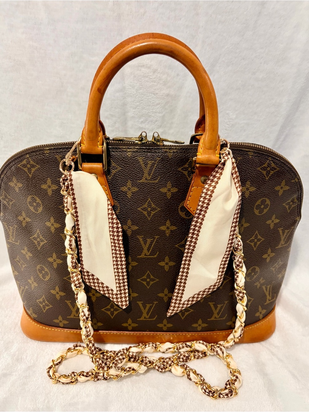Vintage Louis Vuitton Alma Year 1995 with Unique Scarf Crossbody Chain & Bag Org